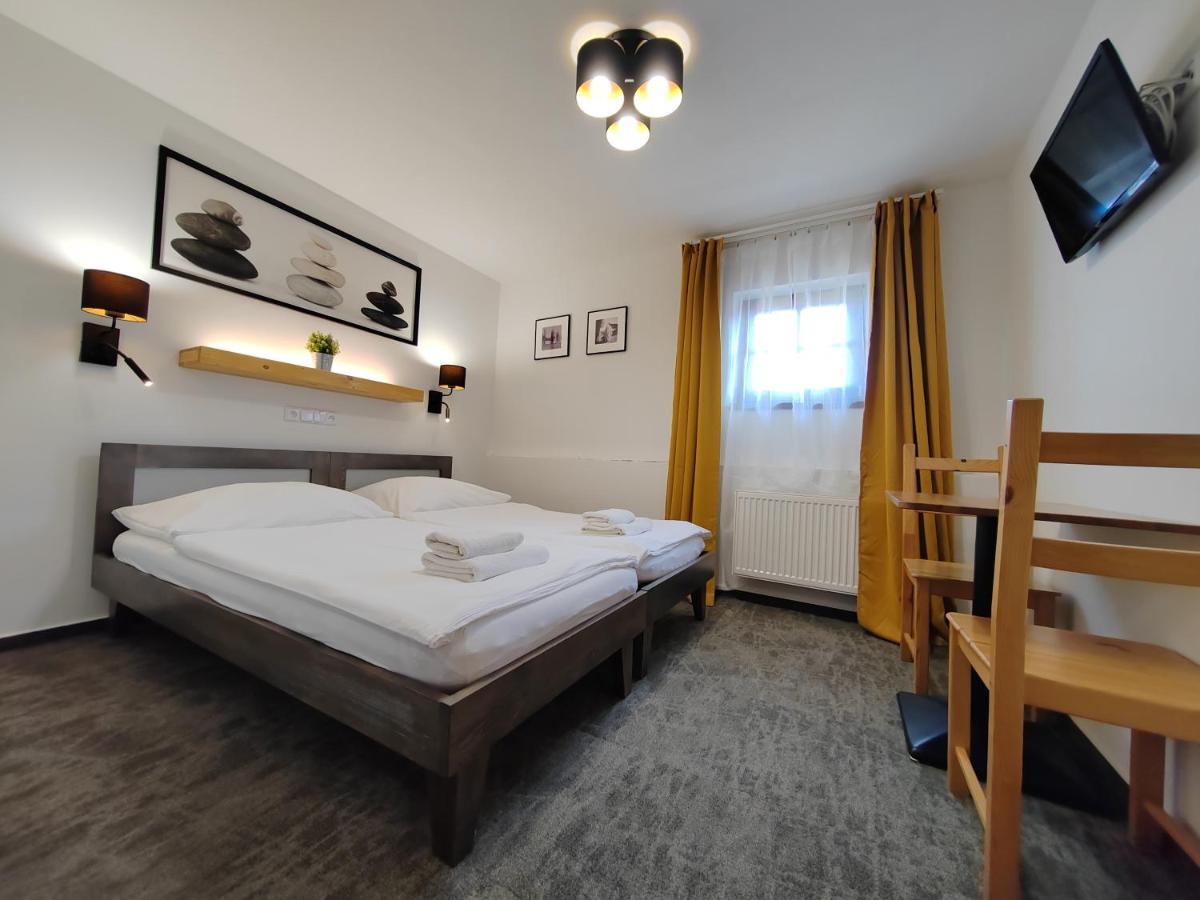 Hotel Anton 텔치 외부 사진