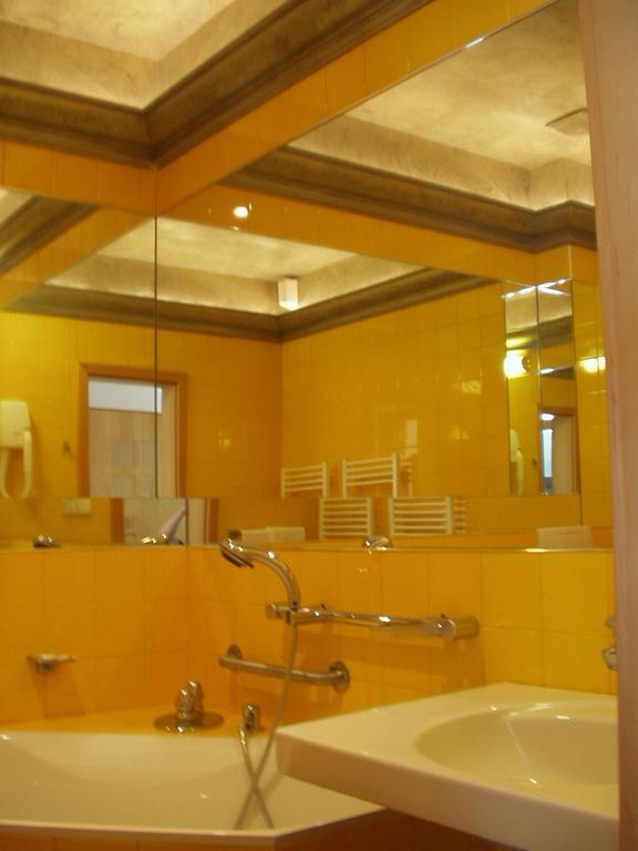 Hotel Anton 텔치 외부 사진