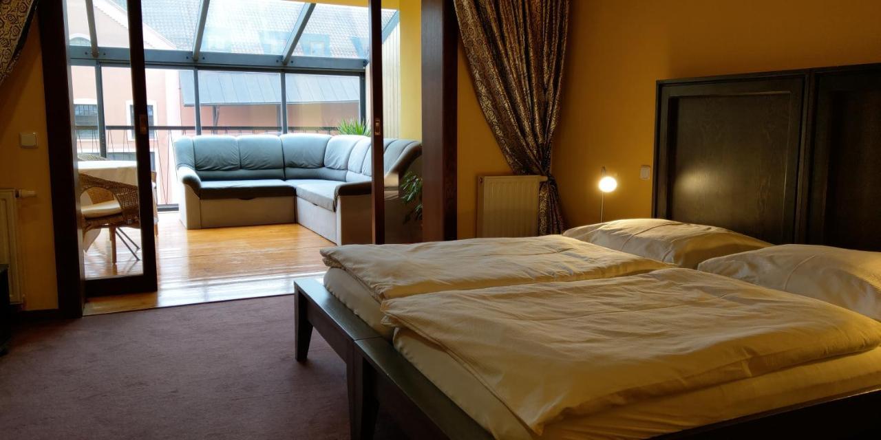 Hotel Anton 텔치 외부 사진