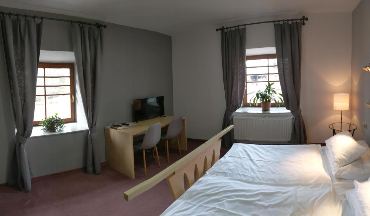 Hotel Anton 텔치 외부 사진